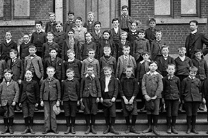  Division III, Boys Central School, Victoria; Sir Arthur Currie, professeur; J.B. Clearihue et les élèves - 1899