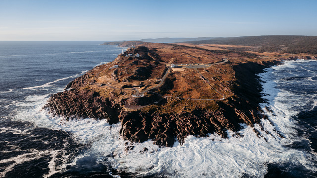 une vue aérienne du point le plus à l'est depuis l'eau