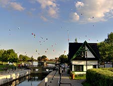 Envollée de montgolfières vu du canal de Chambly 