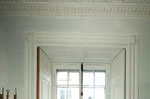 Une des fenêtres du grand salon de la Maison Papineau.