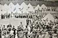 Soldats en campement sur les terrains du fort Wellington.