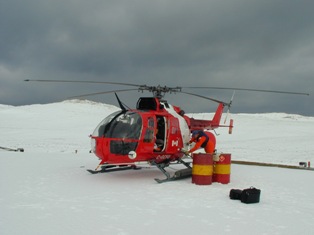 Hélicoptère livrant des fournitures pour les travaux de recherche en hiver, réserve de parc national de l'Île-de-Sable