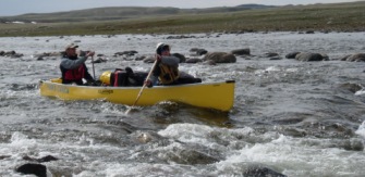 Canoe dans des rapides