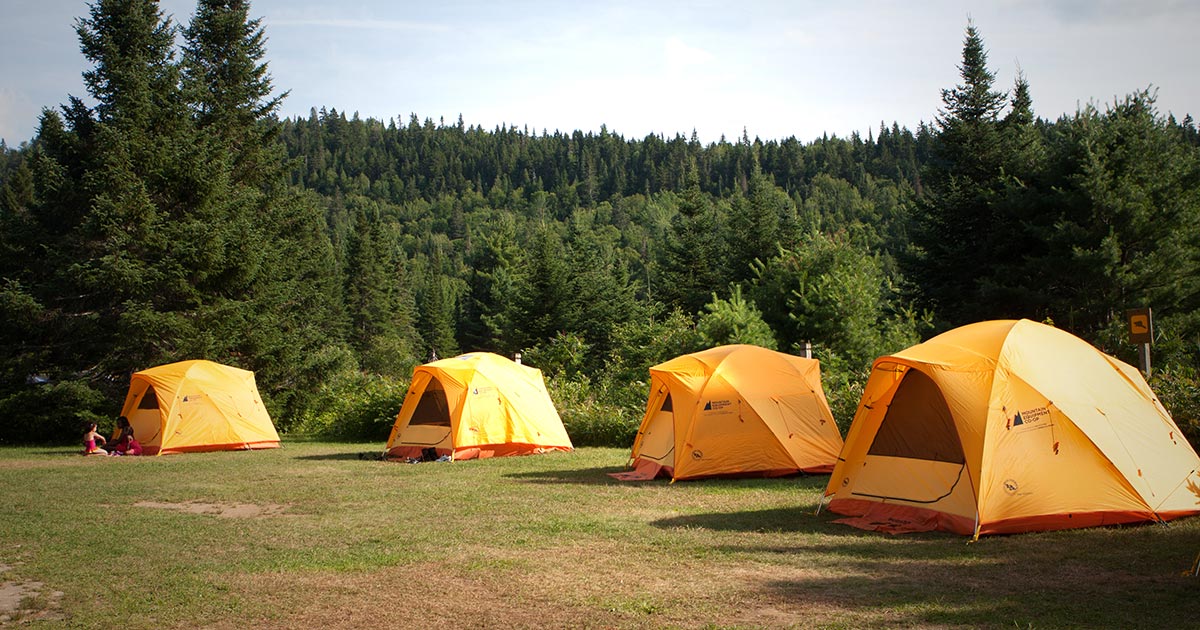 15 campings en Mauricie pour planter sa tente au bord de l'eau